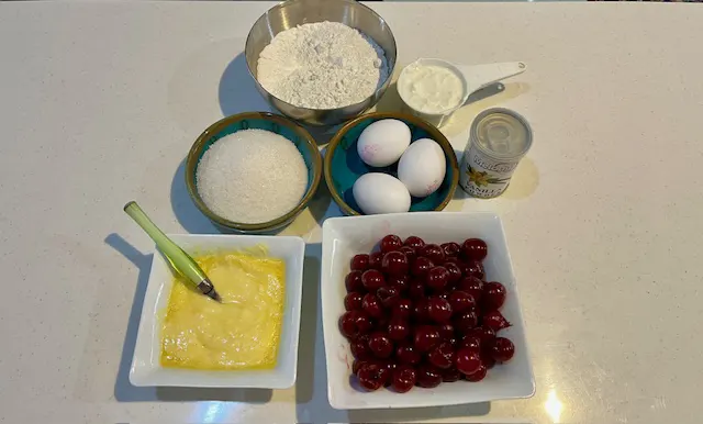طرز تهیه کیک آلبالو