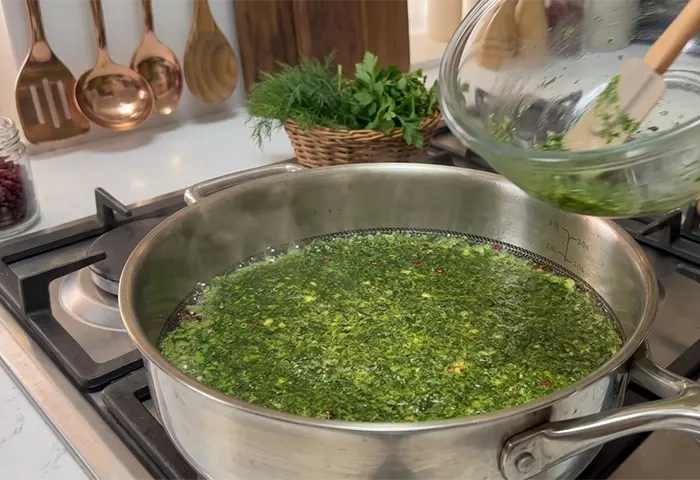 سرخ کردن مایع کوکو سبزی